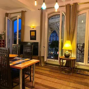 Romantic In Paris